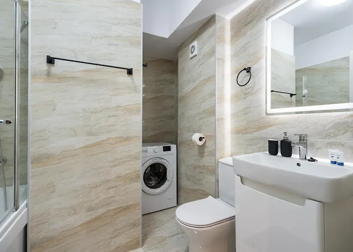 Апартаменти Spacious 104 B5 *